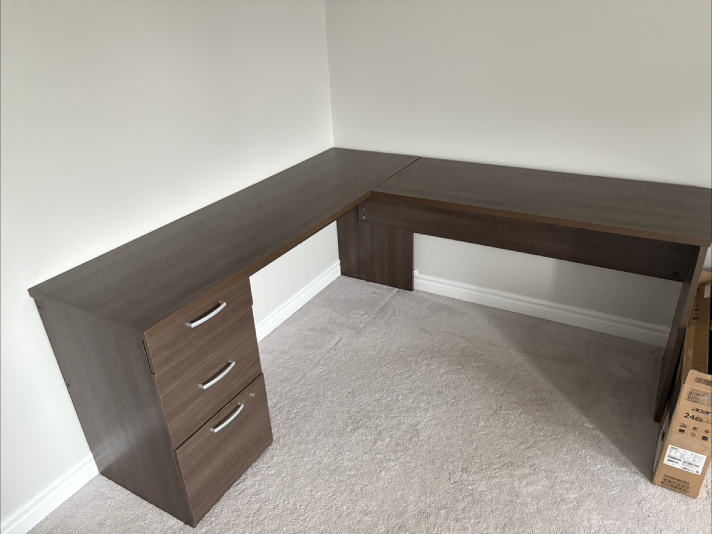 L-Shaped Office Desk with Storage Drawers – Excellent Condition