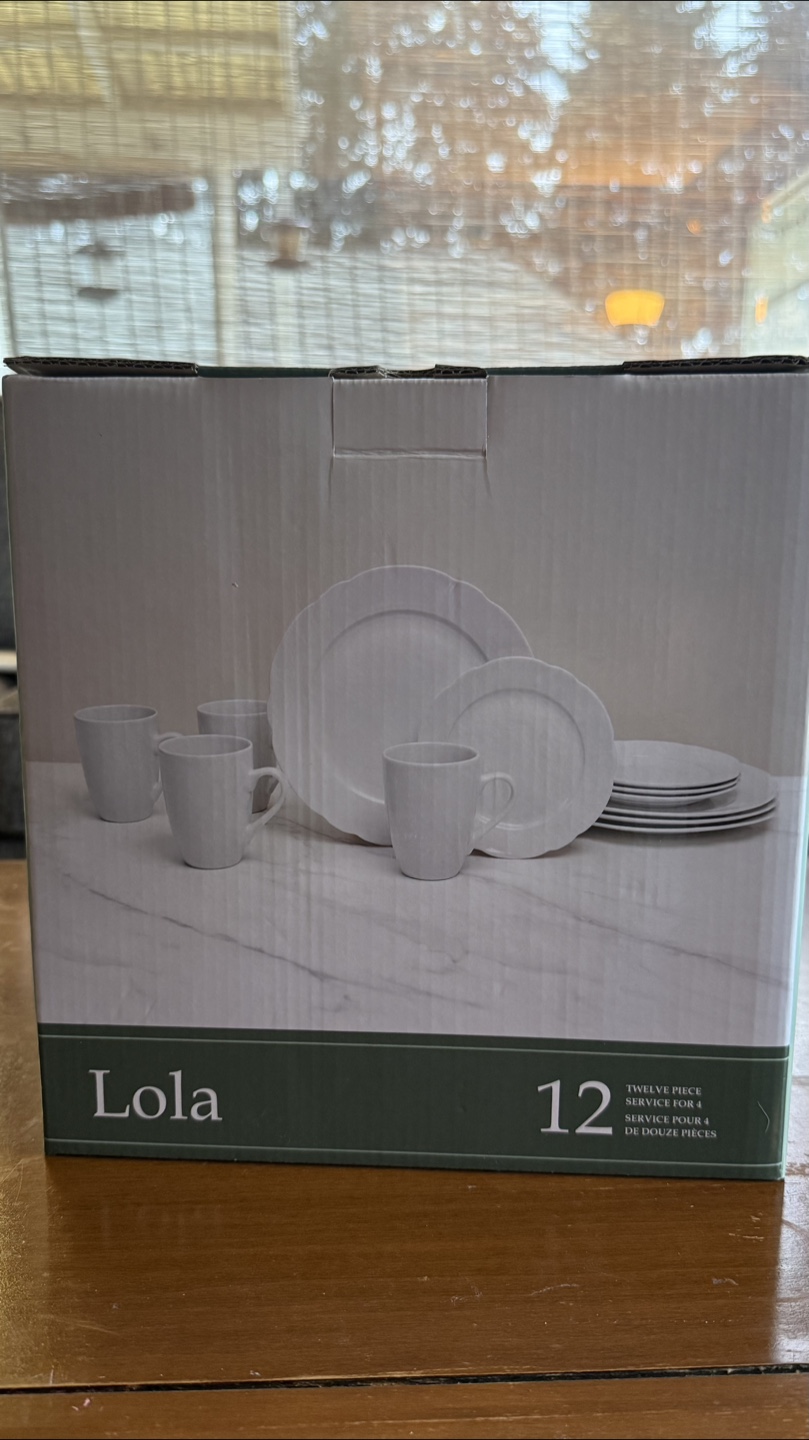 New Lola 12-Piece Dinnerware Set for 4