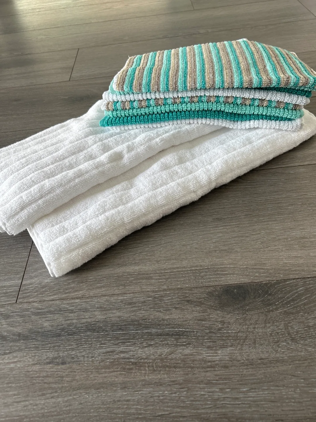 2 hand towel, 8 face towels thumbnail