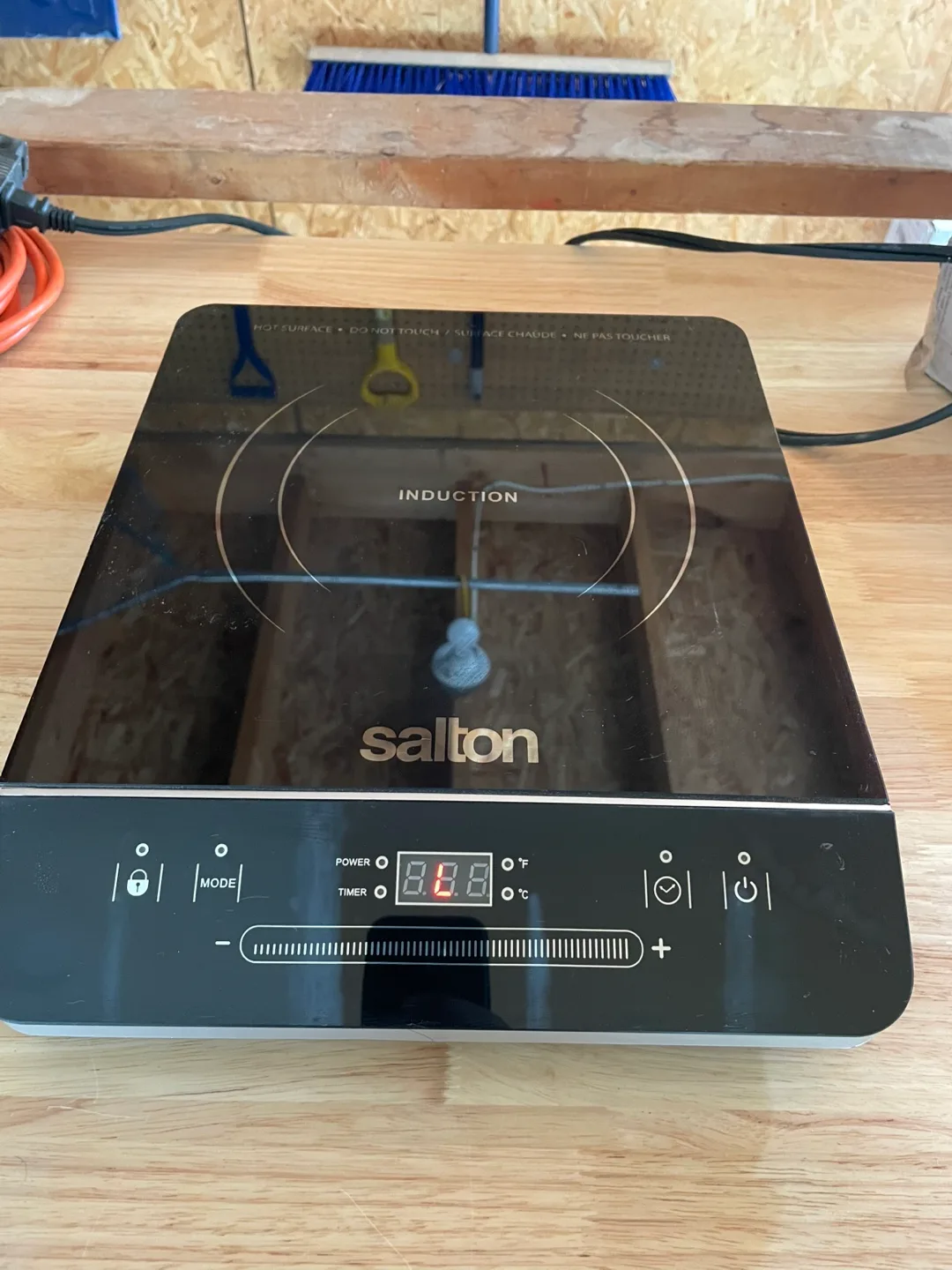 Salton Portable Induction Cooktop - 1800 Watts image indicator(2)