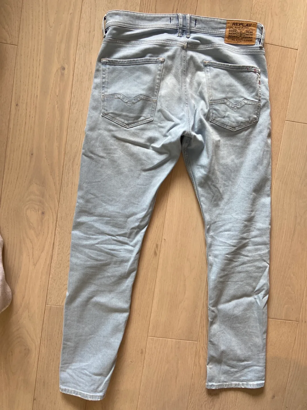 Replay Men's Light Wash Slim Fit Jeans image indicator(2)