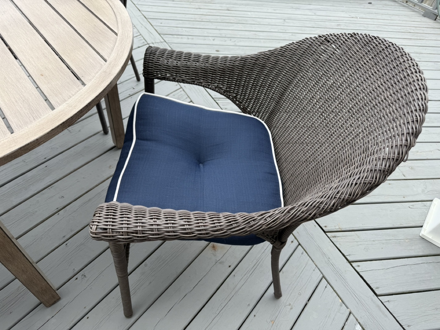 Wicker Patio Set - 4 Chairs and Table - photo 2