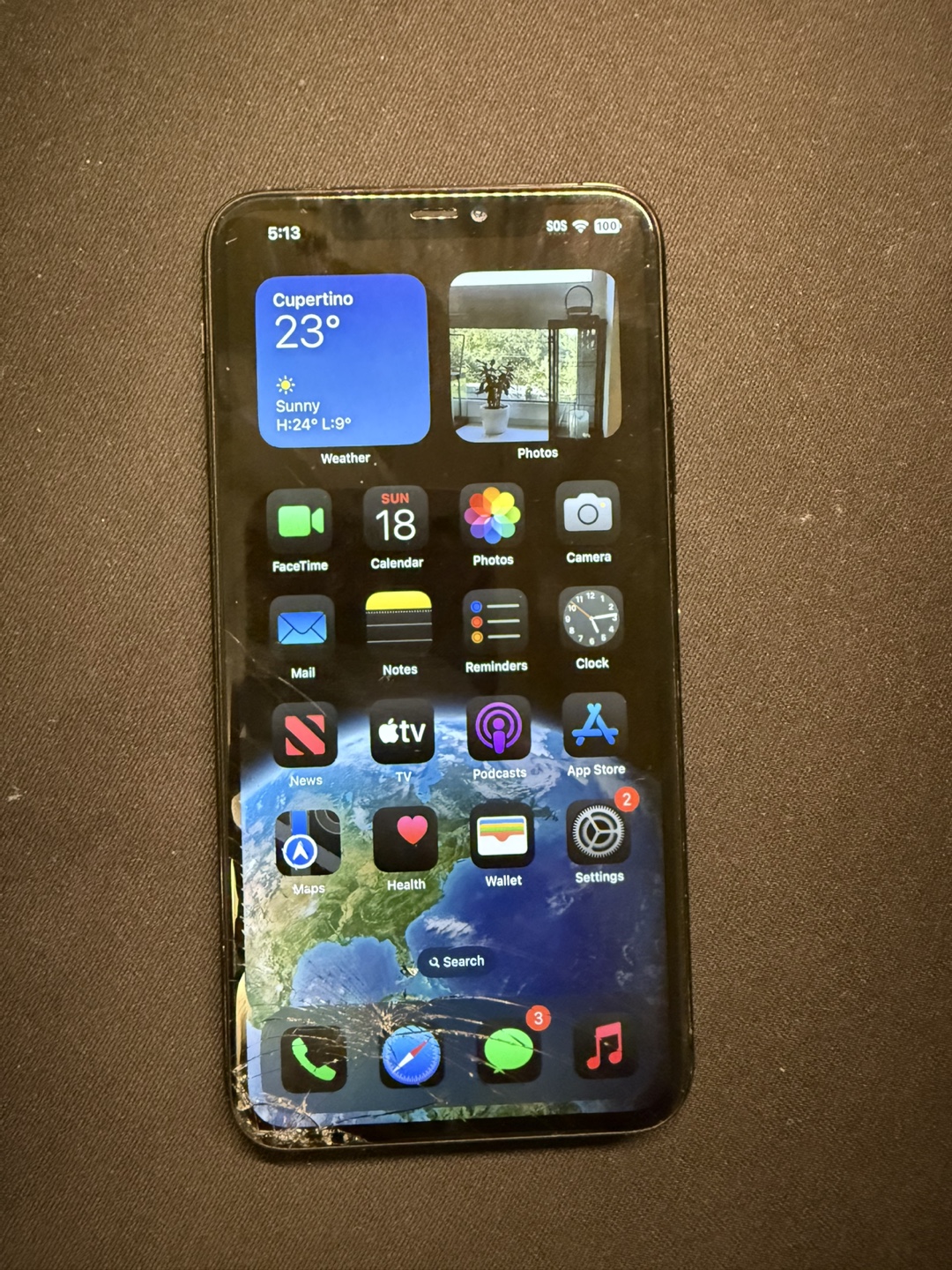 iPhone 11 Pro Max  64gb Unlocked- Cracked Screen - photo 3