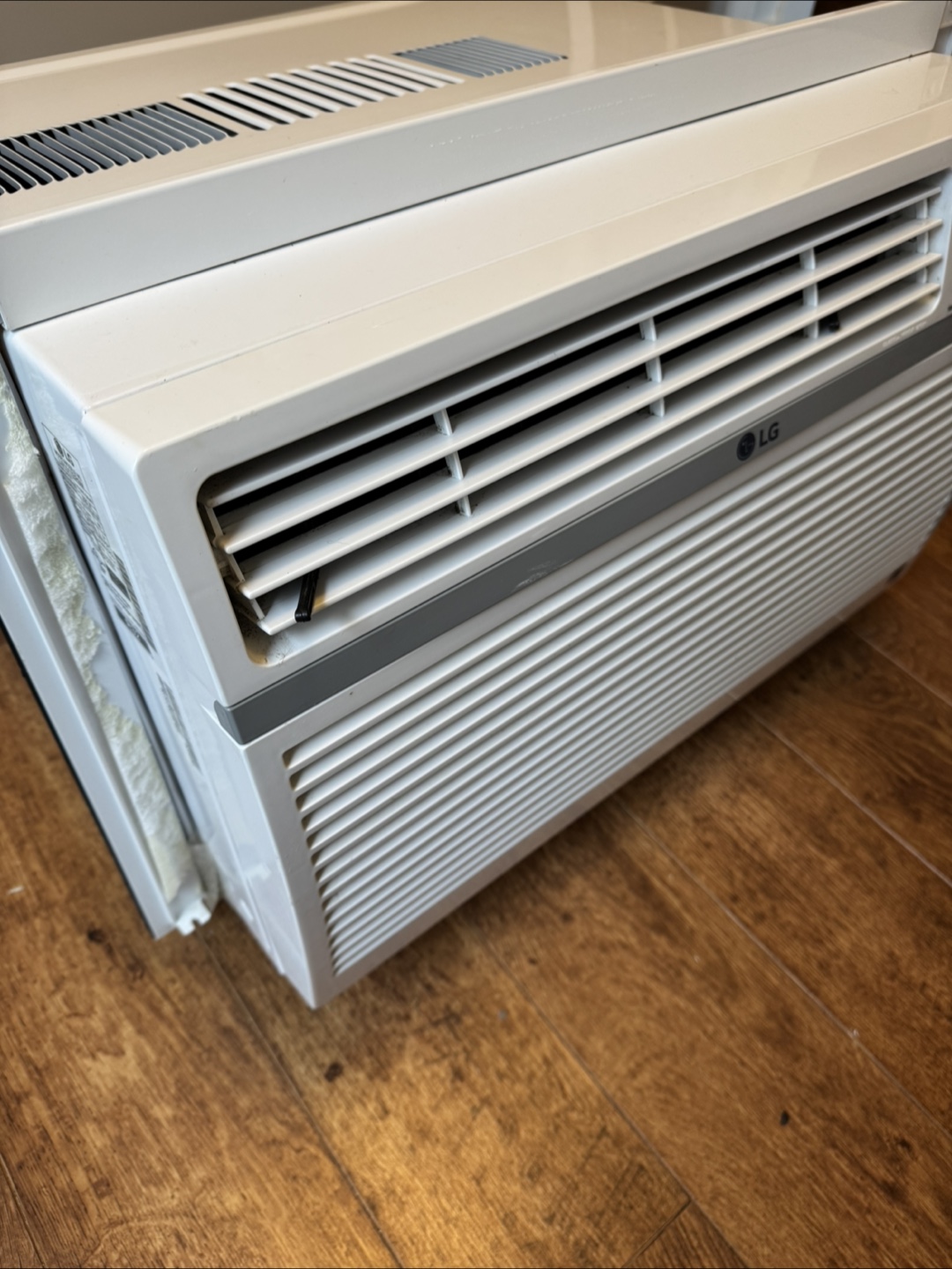 LG Window Air Conditioner - photo 2