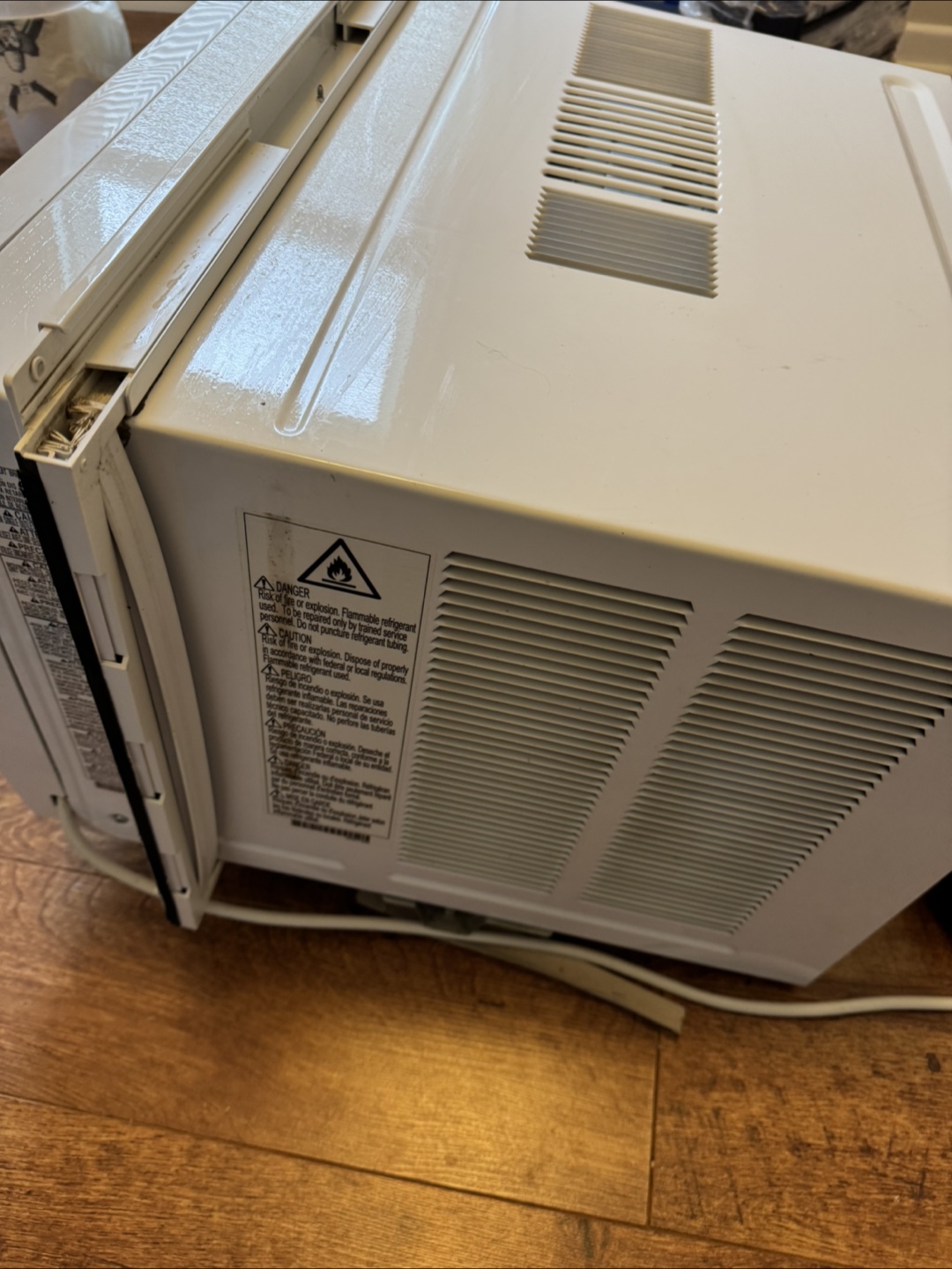 LG Window Air Conditioner - photo 4