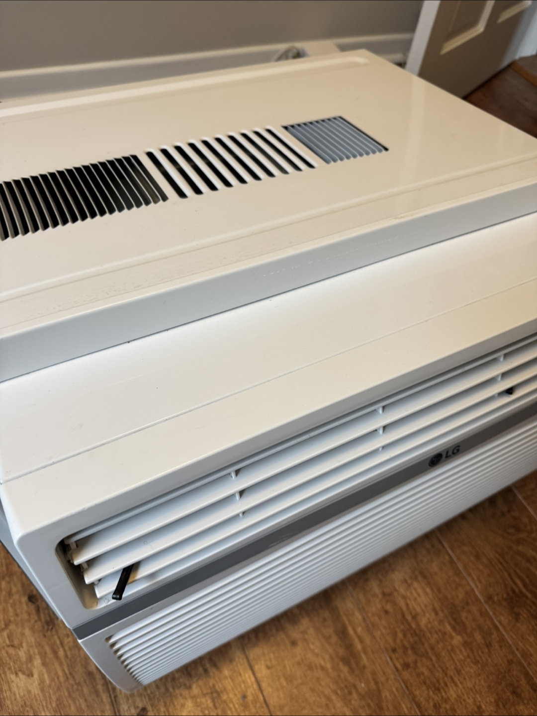 LG Window Air Conditioner - photo 3