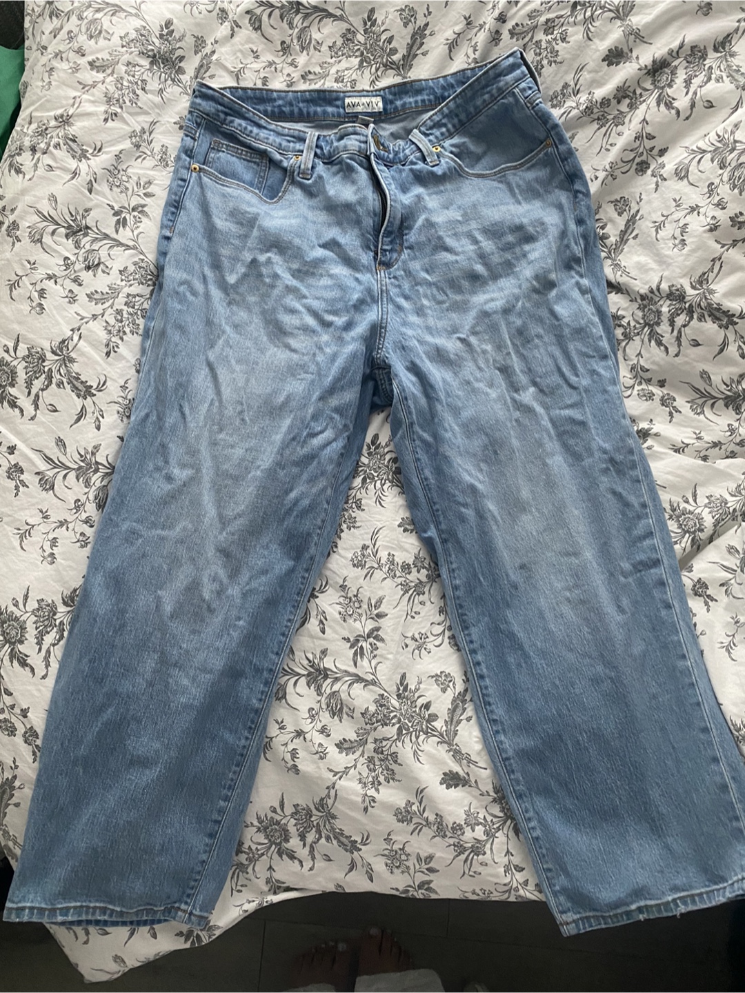 Women's light wash wide leg jeans
