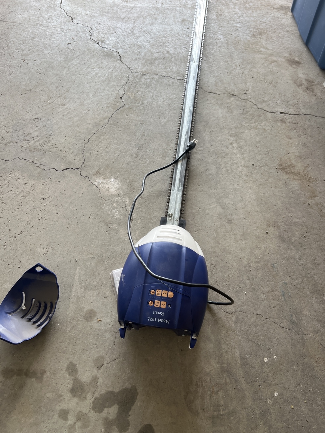 Genie Model 1022 Garage Door Opener - photo 2