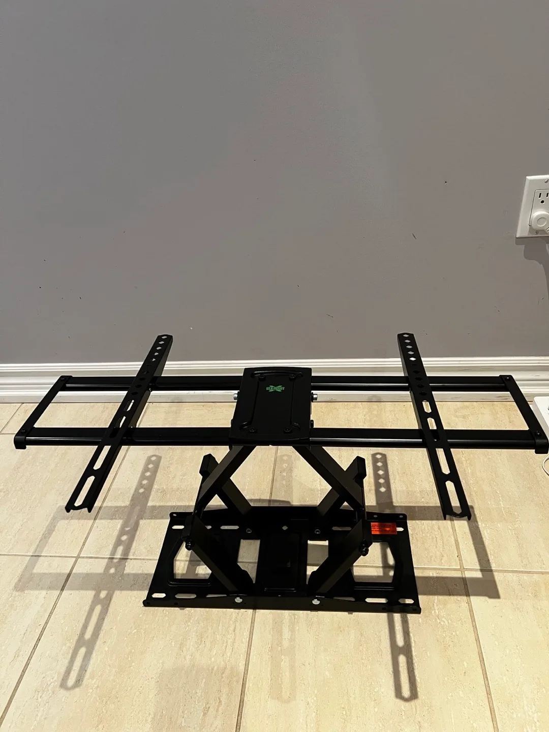 Full-Motion TV Wall Mount - Tilting and Swiveling thumbnail