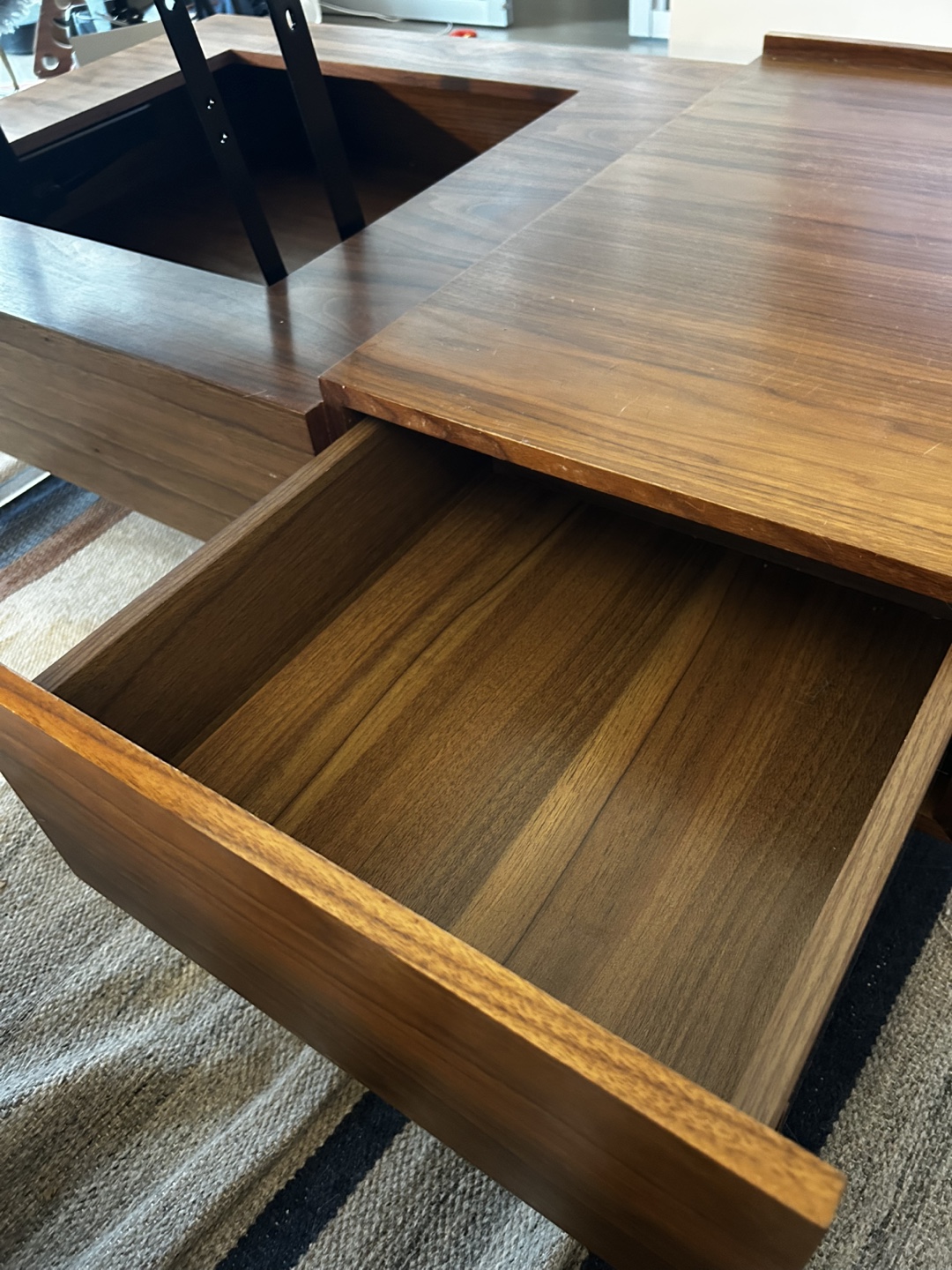 Structube EVO 47” Lift-top Coffee Table - photo 4