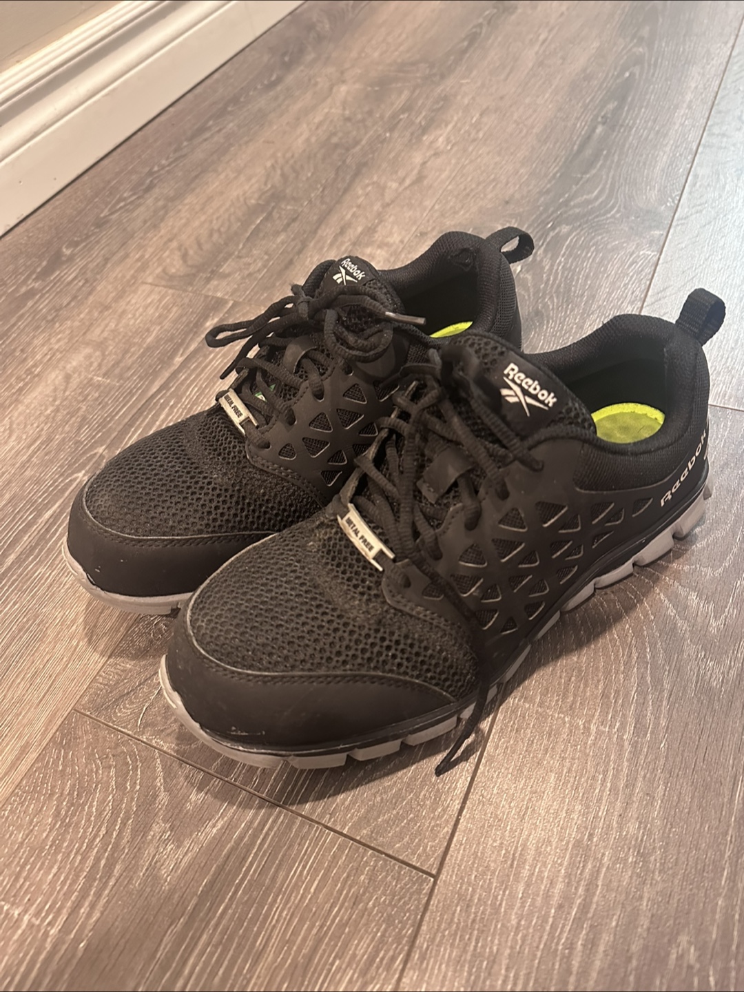 Reebok Men's Black Safety Shoes