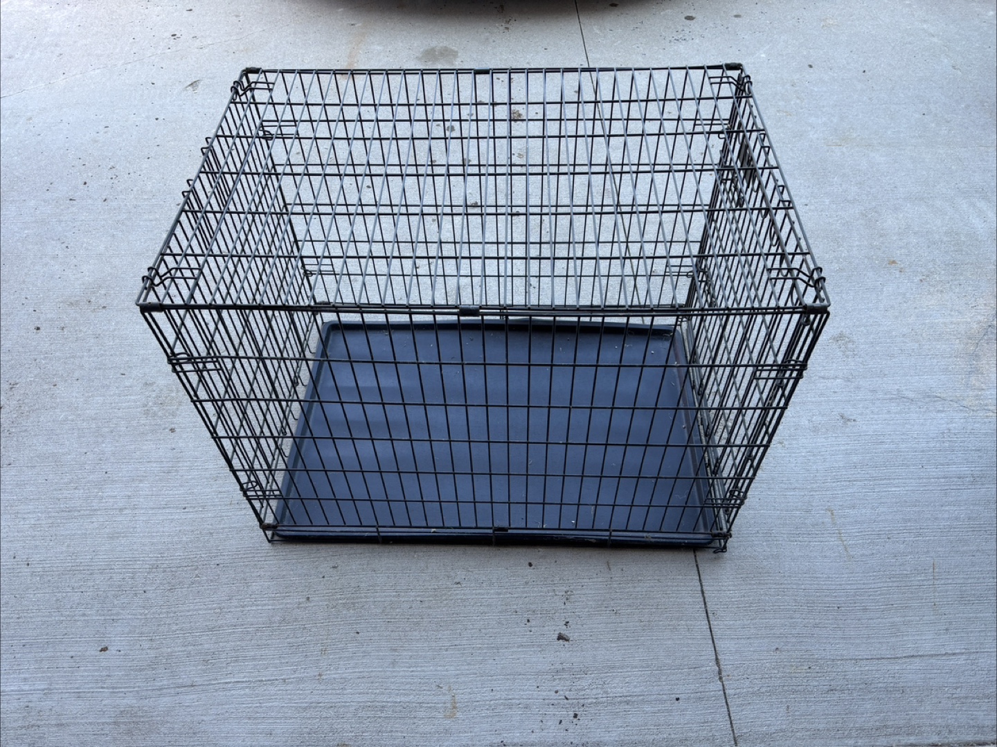 Black wire dog crate