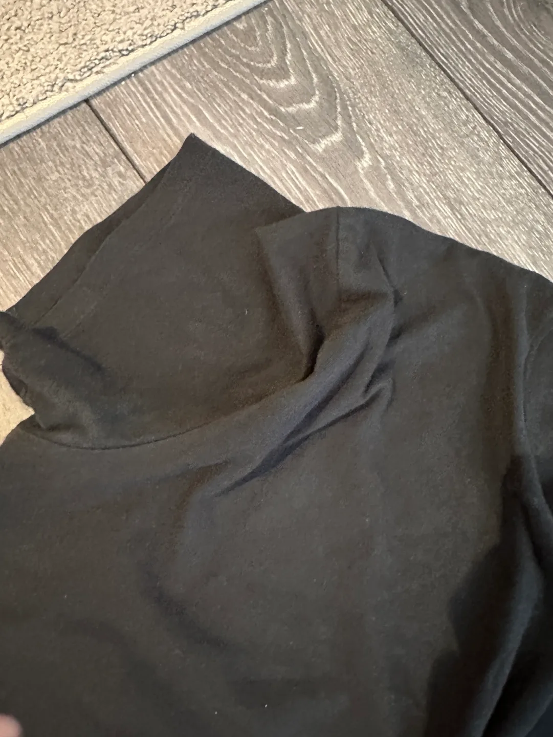 Abercrombie & Fitch Soft Essentials Black T-Shirt - Size Small image indicator(6)