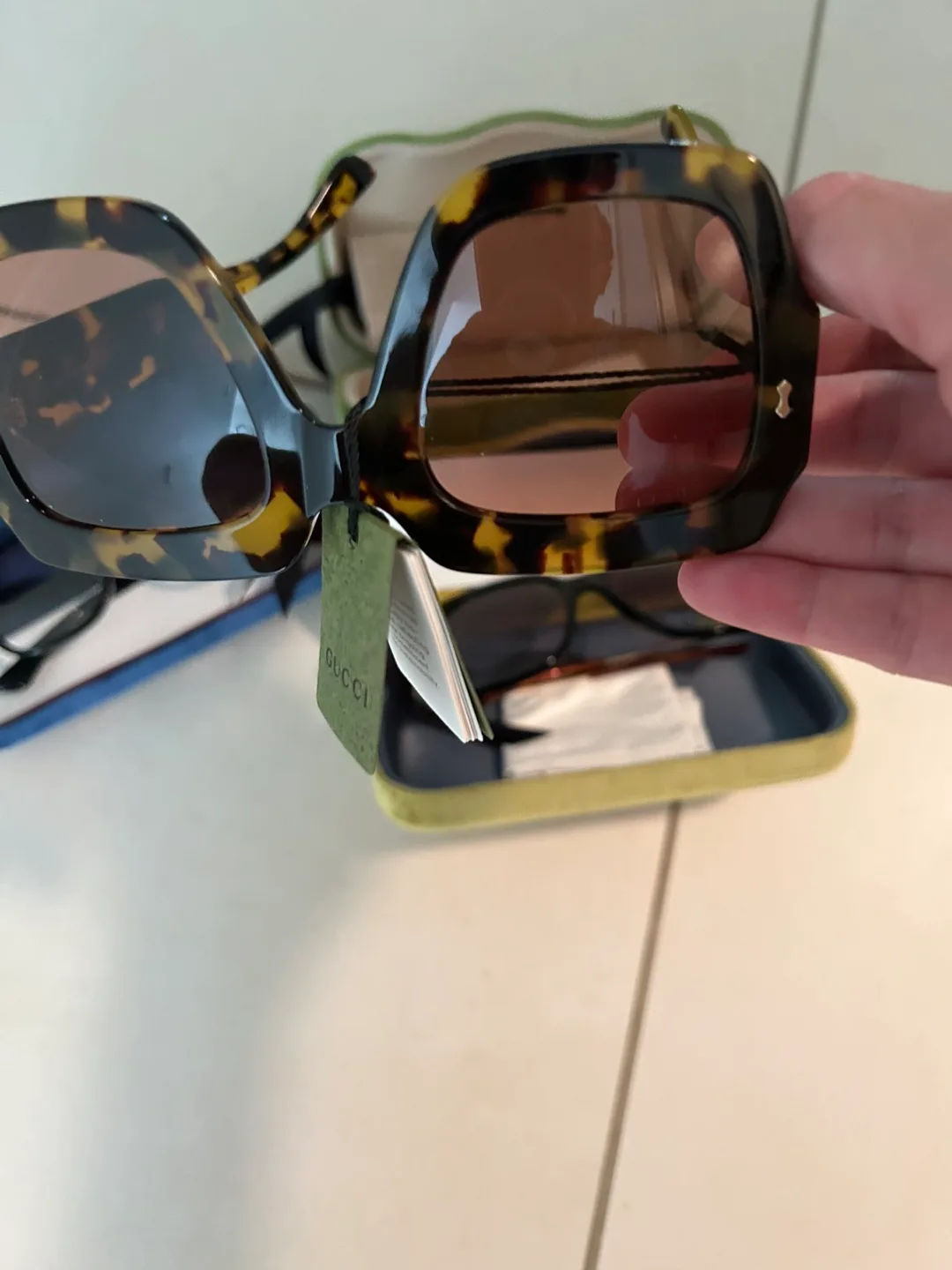 Gucci Sunglasses - Brown Tortoise Shell image indicator(3)