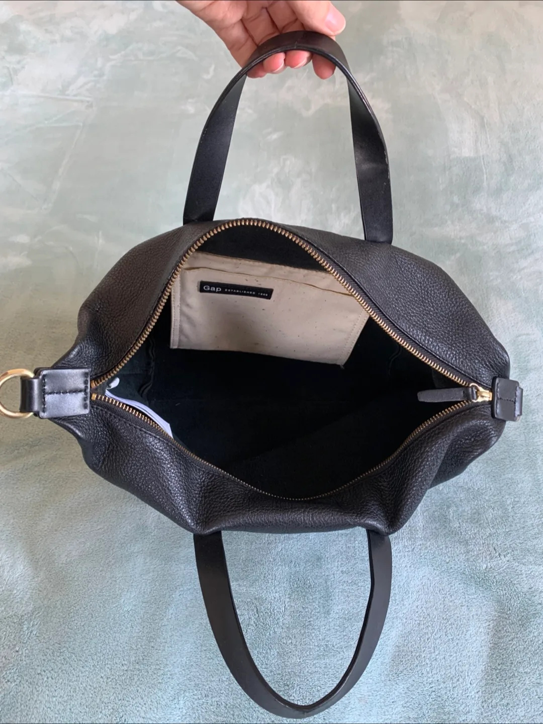 GAP Black Genuine Leather Tote image indicator(3)