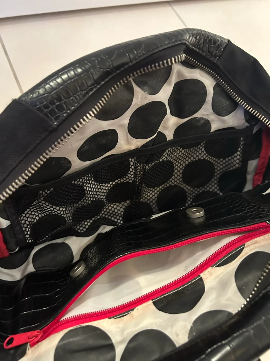 Lululemon Black Croc-Embossed Tote Bag image indicator(2)