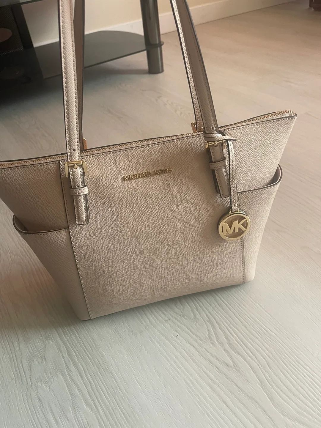 Michael Kors Light Beige Tote Bag image indicator(2)
