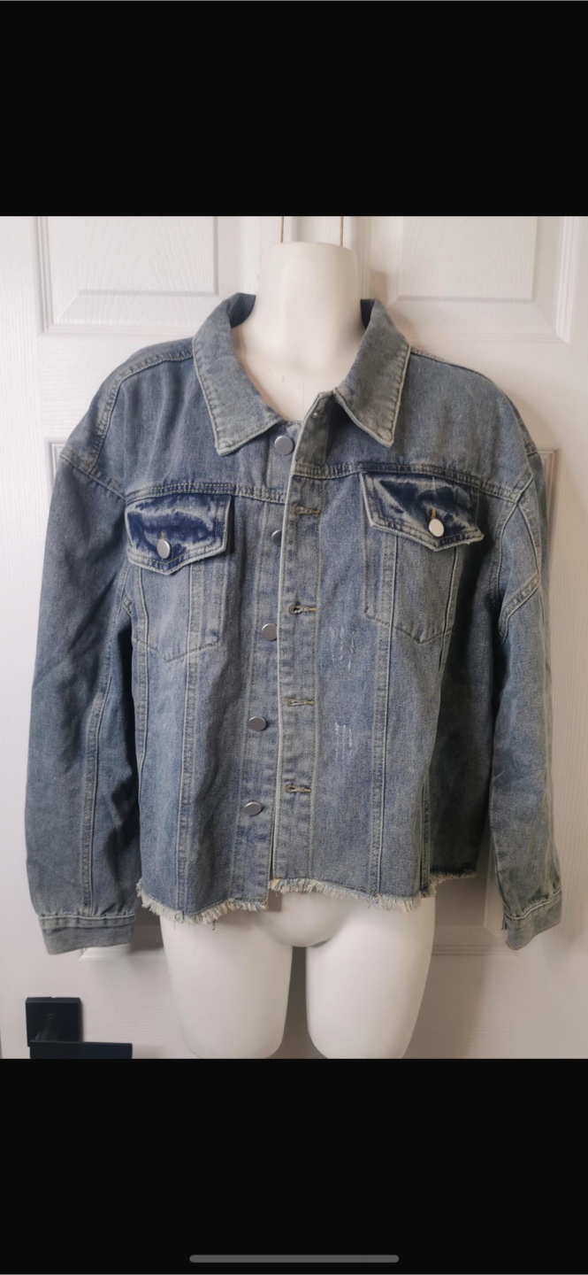 NEW! Cropped Frayed Hem Jean Light Wash Denim Jacket - Size XL - photo 5