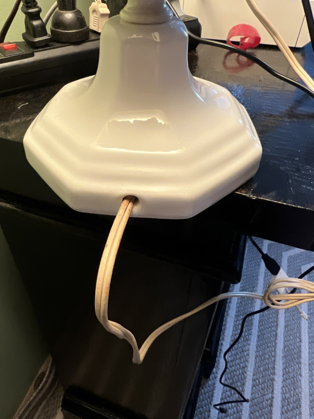White Porcelain Table Lamp with Rose Accents - photo 2