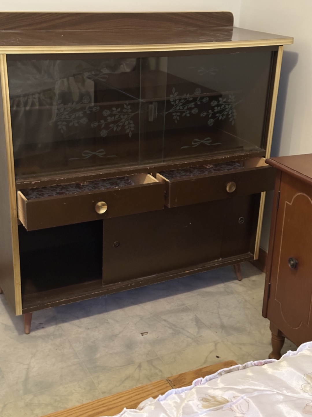 Vintage Mid-Century Modern Sideboard/Cabinet - photo 2