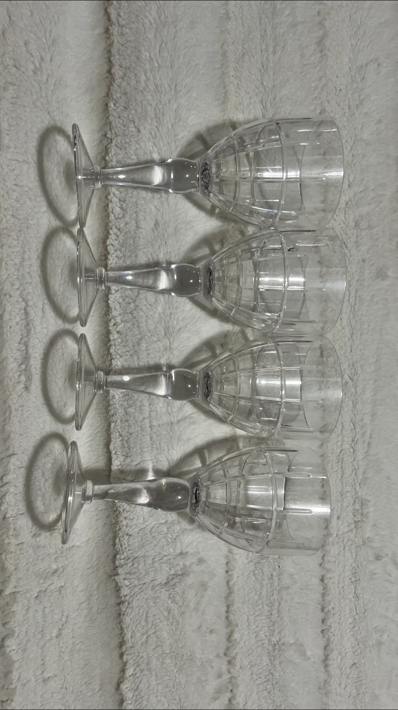4 acrylic wine glasses image indicator(2)