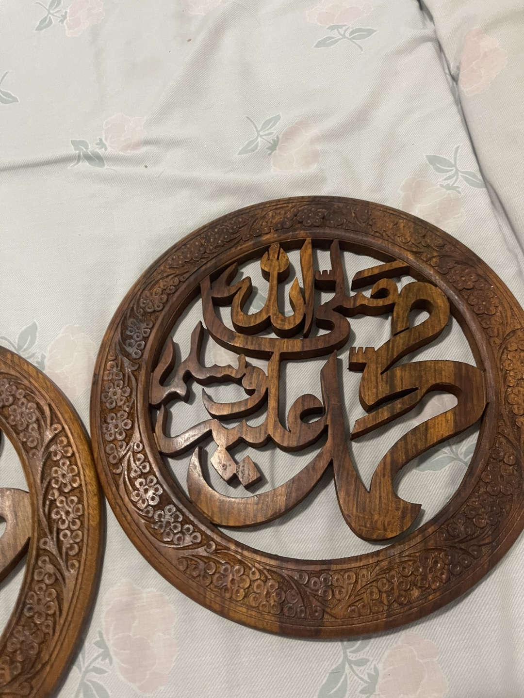 Pair of Intricate Wooden Wall Plaques with Arabic Calligraphy - photo 2
