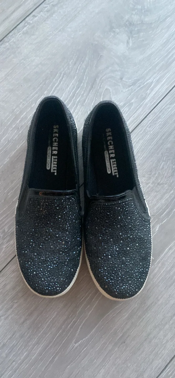 Black sparkly sketchers women’s shoes size 6 thumbnail