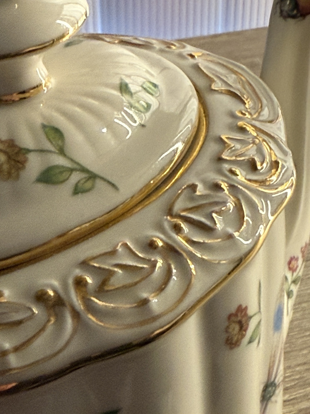 Two Vintage Teapots with Floral and Insect Design - photo 5