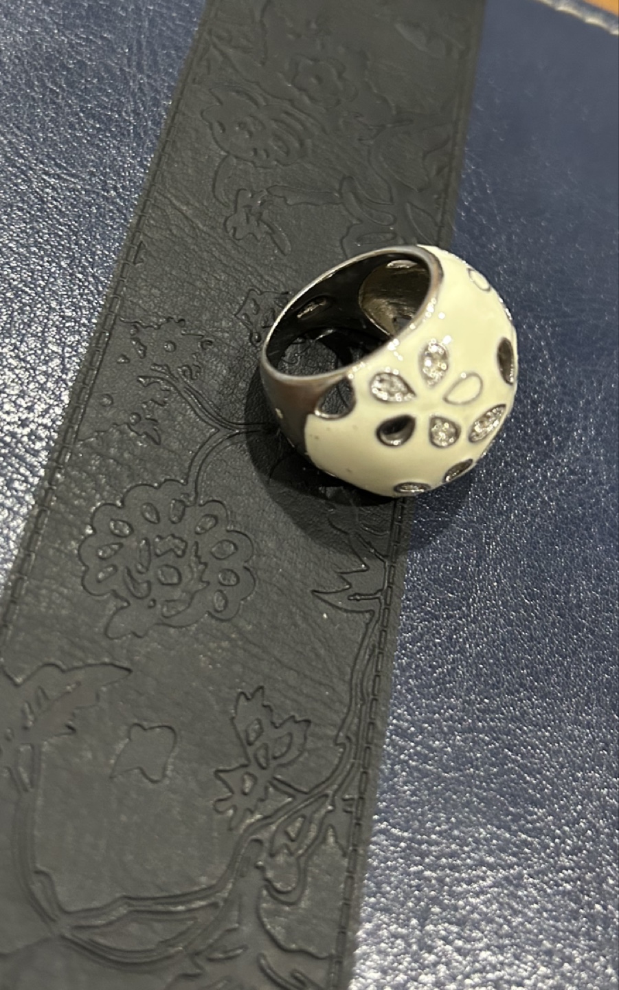 Elegant White Enamel Ring with Clear CZ Stones - photo 2