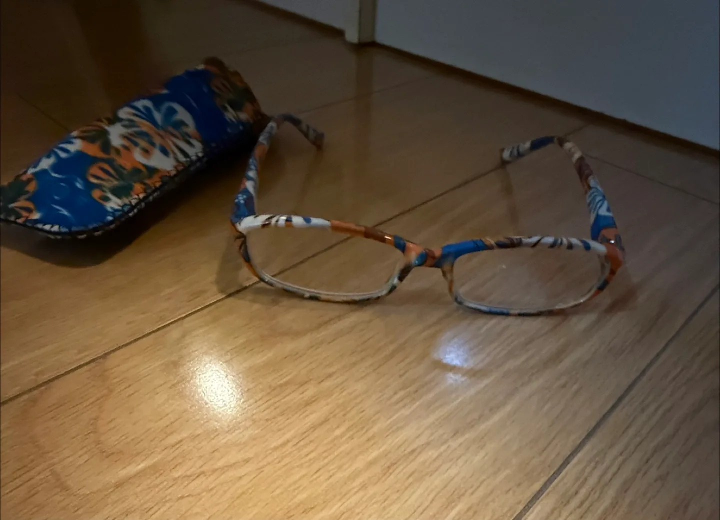 Reading Glasses with Case +1 🏒 image indicator(2)