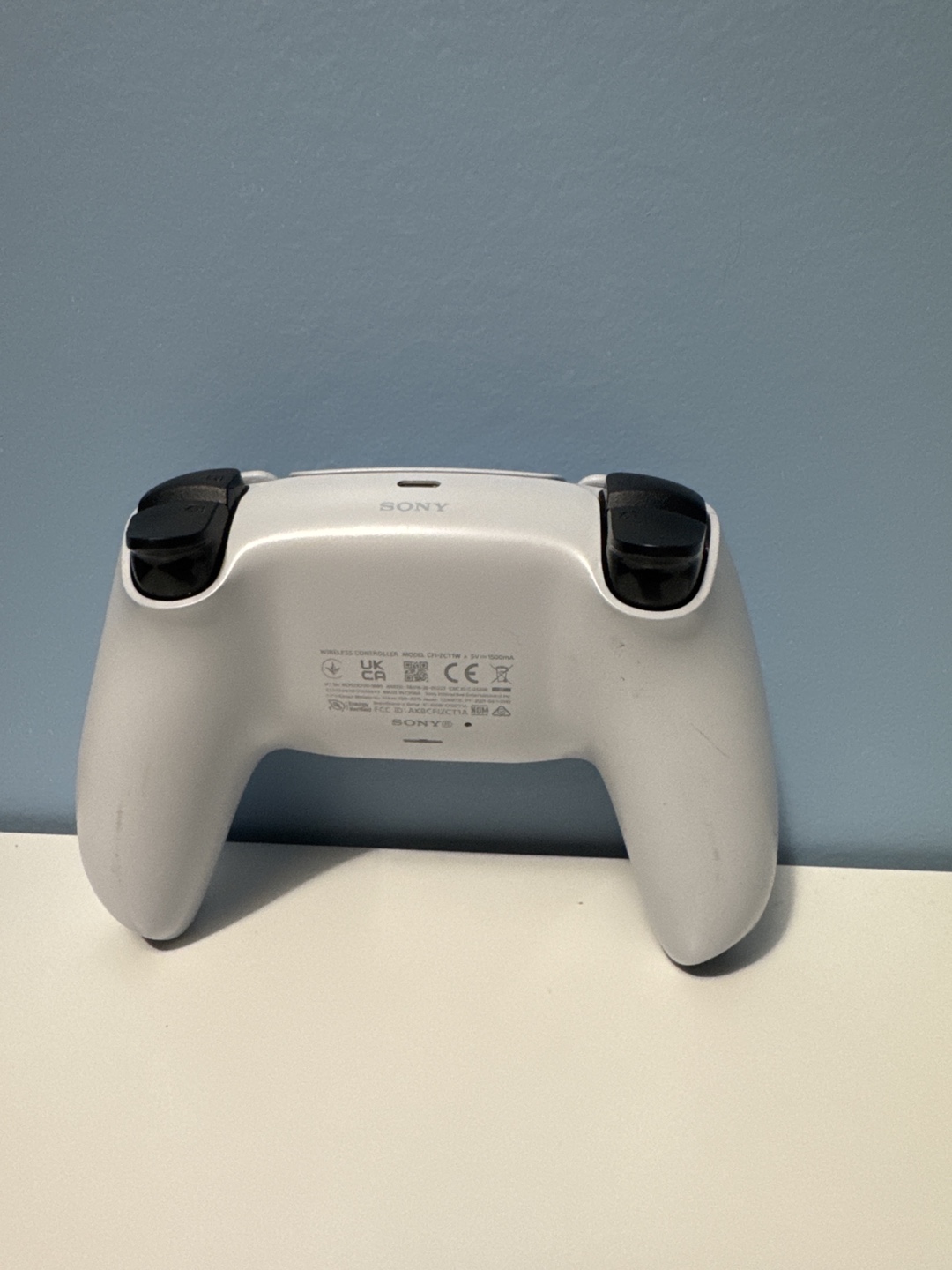 PS5 white remote controller - photo 2