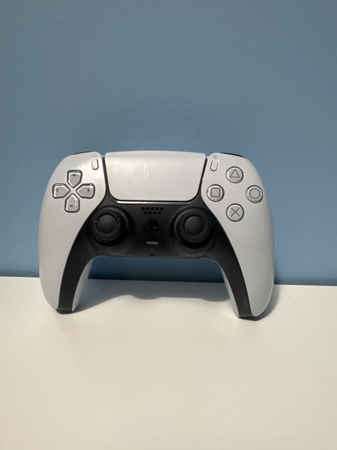 PS5 white remote controller thumbnail