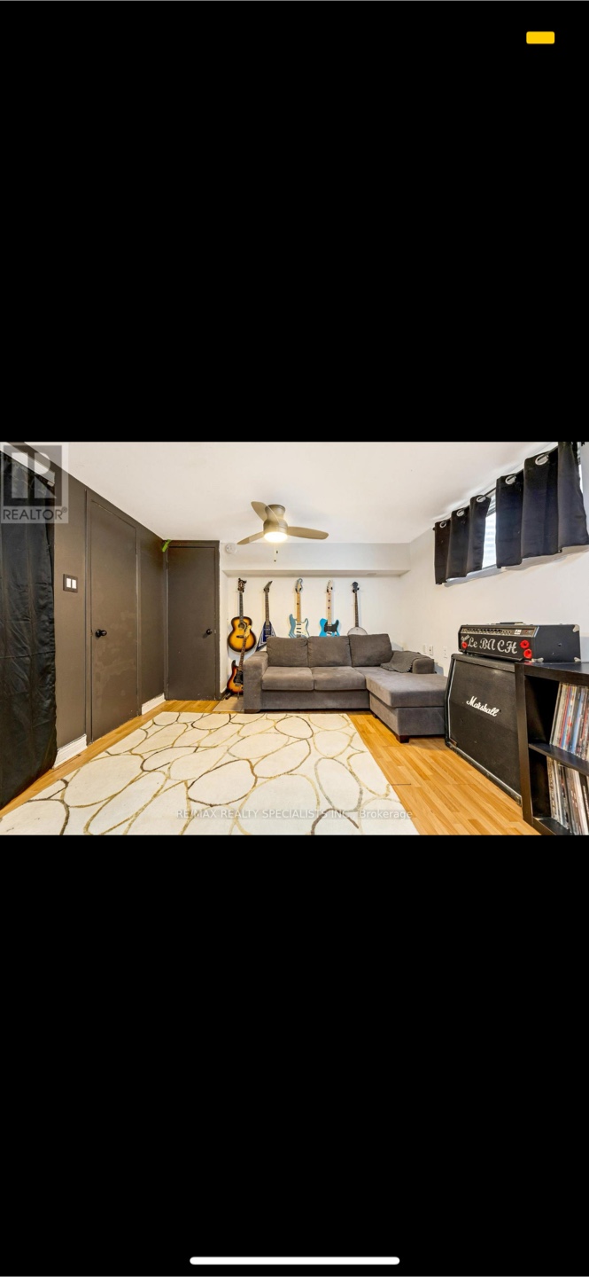 2 Ceiling fans