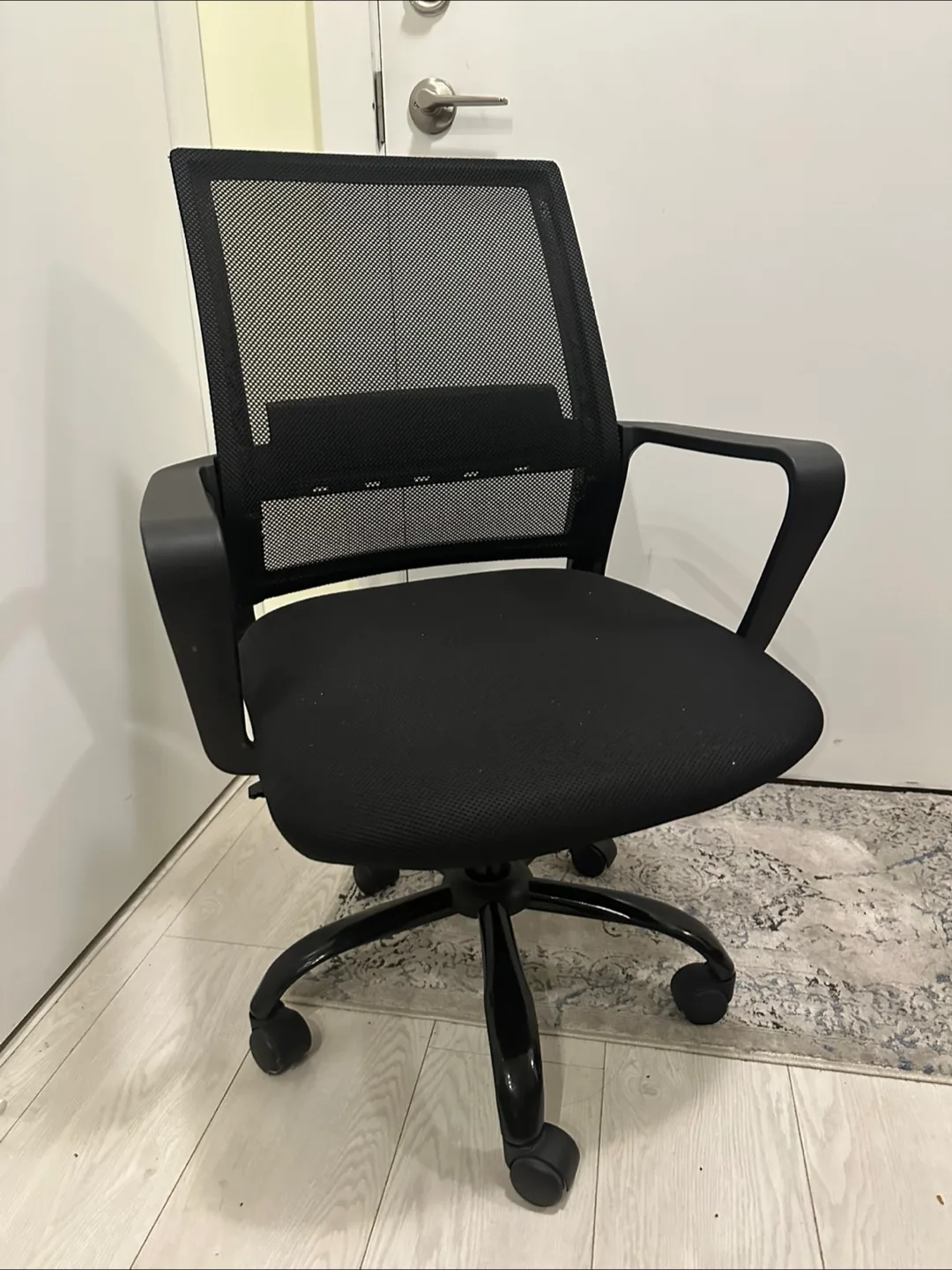 Ergonomic Mesh Office Chair thumbnail