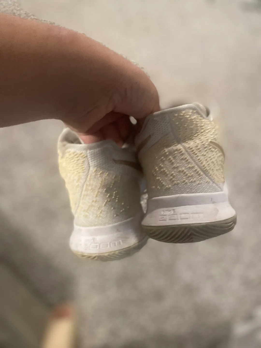 Kyrie basketball shoes image indicator(4)