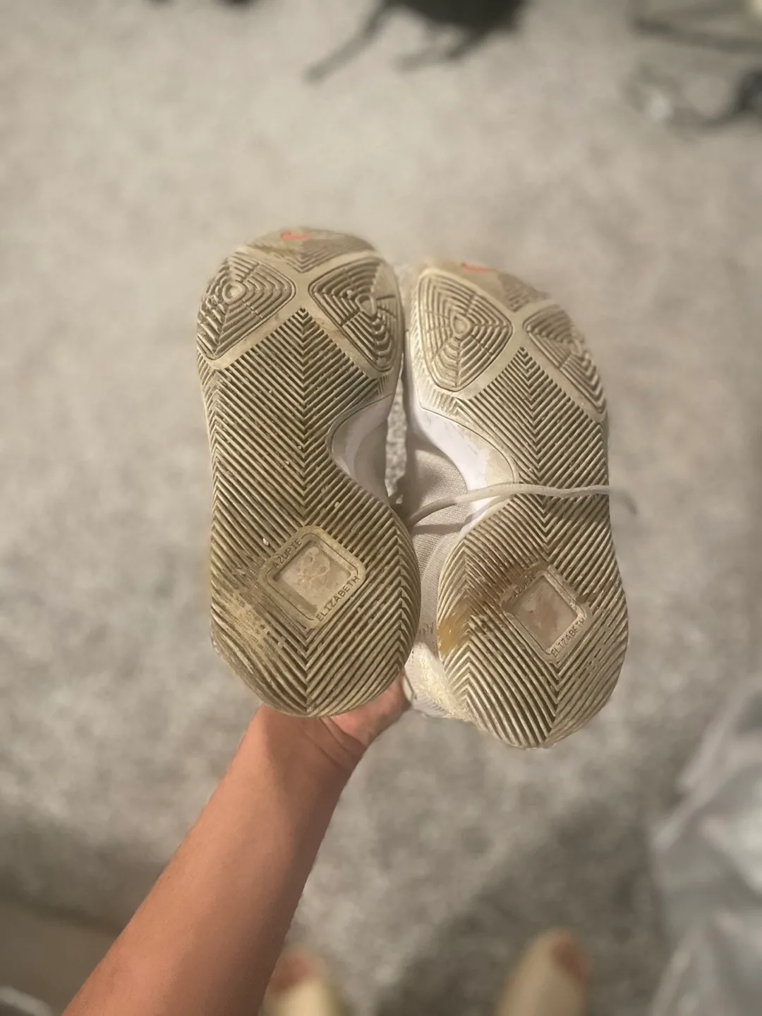 Kyrie basketball shoes image indicator(3)