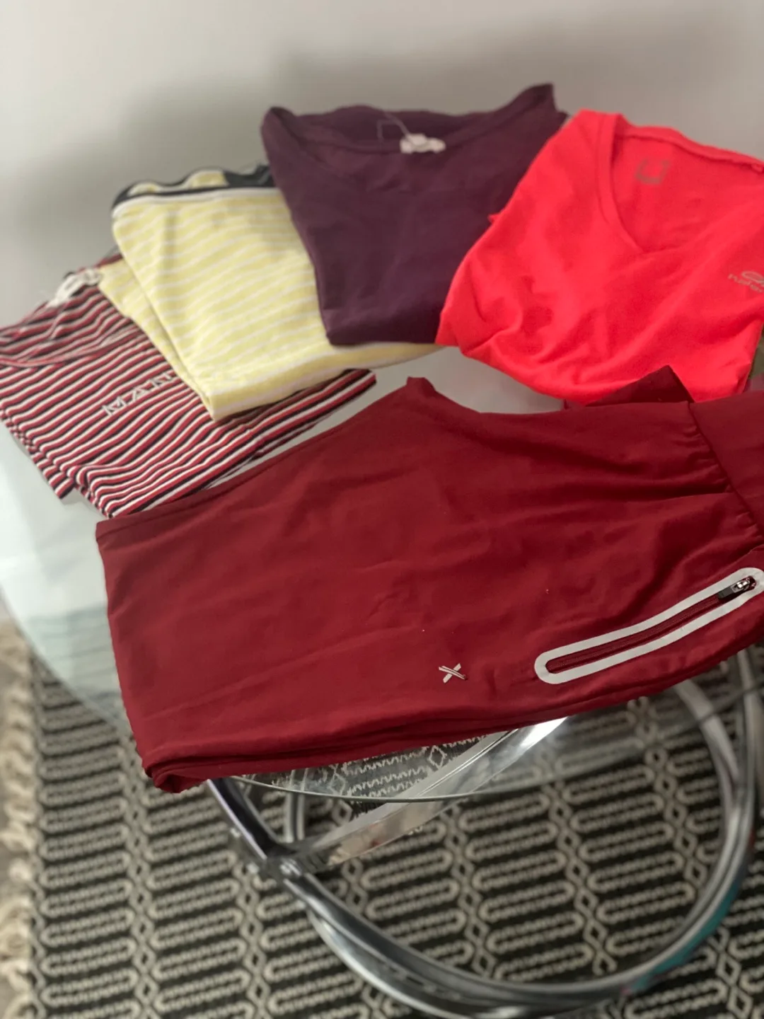 Women's clothing bundle: tops and leggings thumbnail