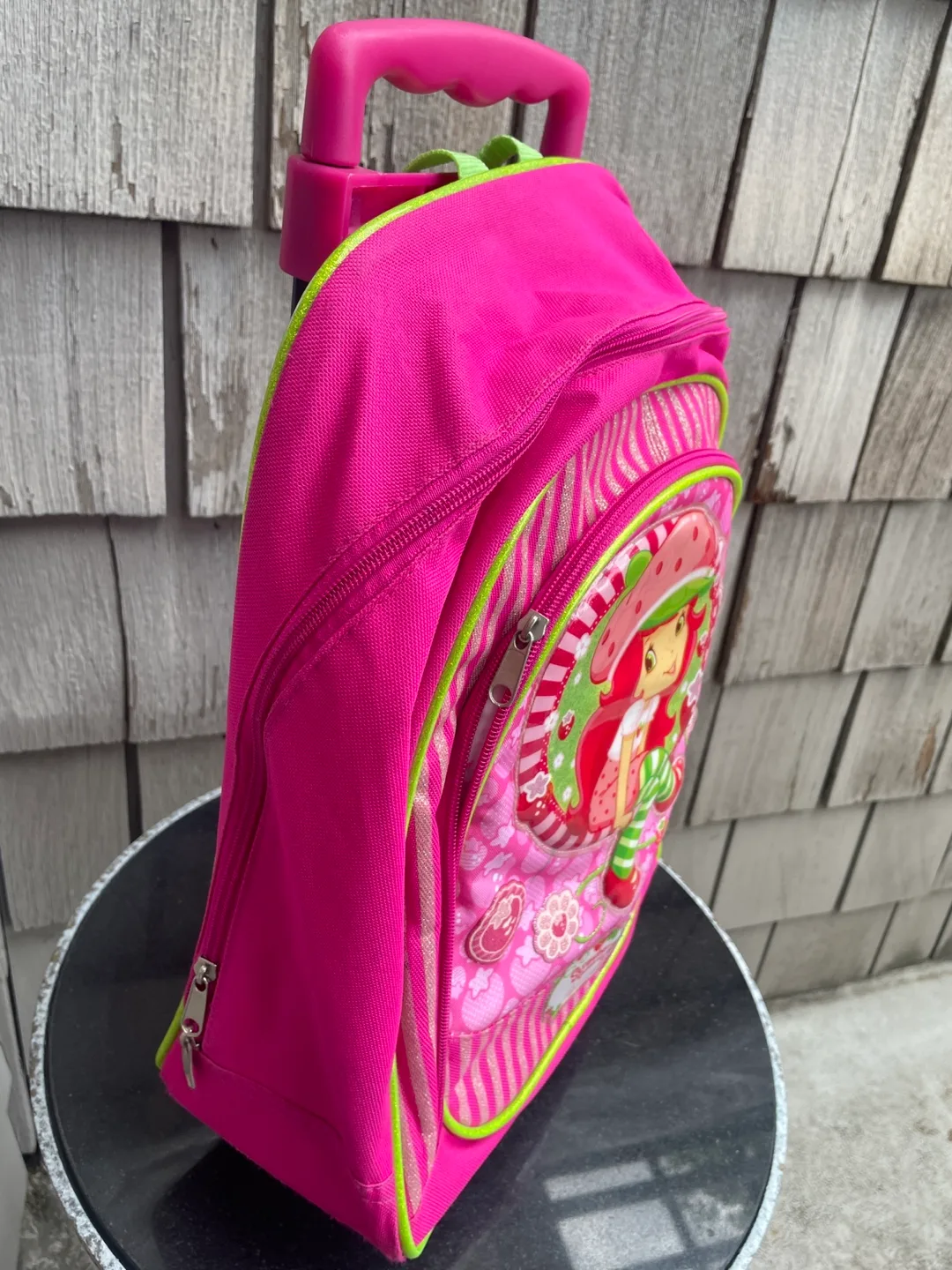 Strawberry Shortcake Rolling Backpack 2011 image indicator(2)