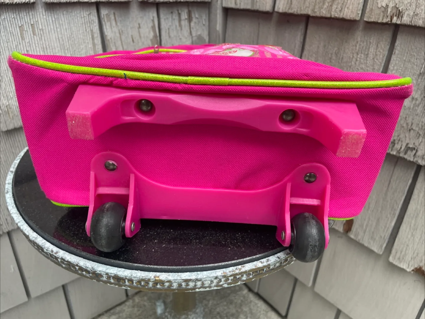 Strawberry Shortcake Rolling Backpack 2011 image indicator(6)