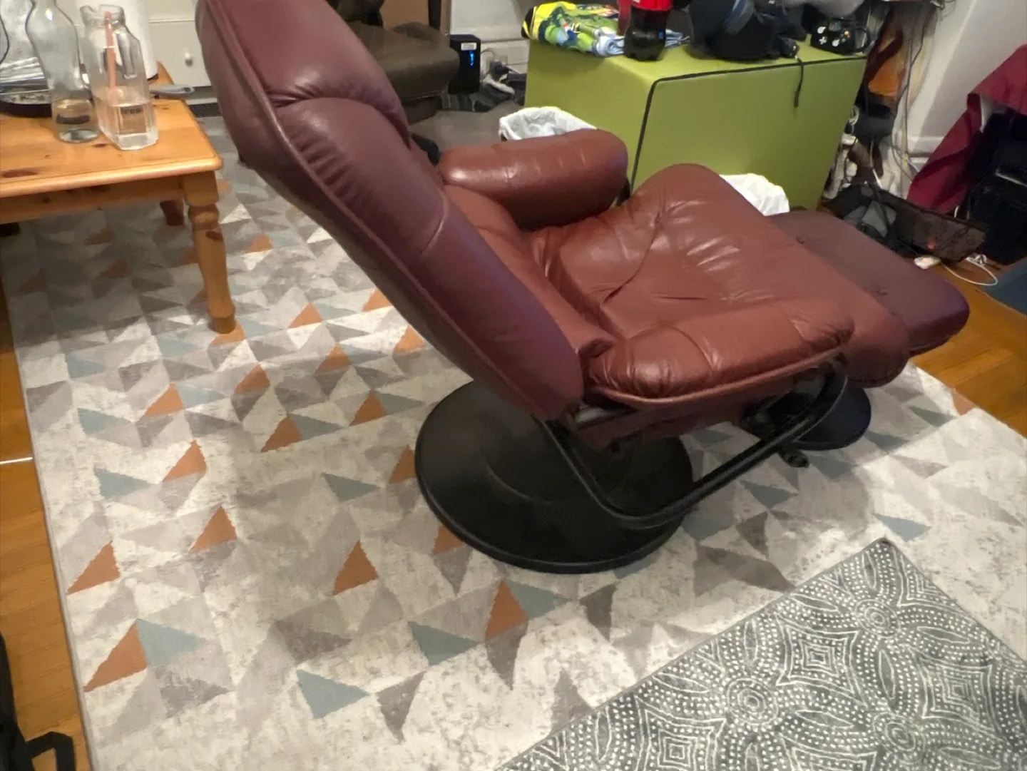 Recliner chair with ottoman image indicator(3)