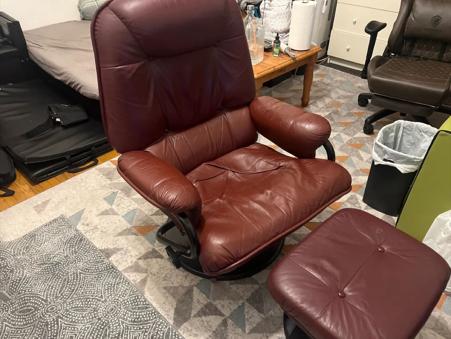 Recliner chair with ottoman image indicator(2)