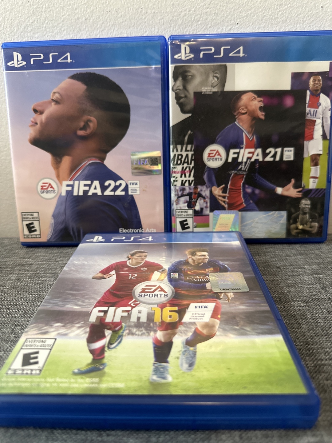 PS4 Games - Grand Theft Auto V, FIFA 16, FIFA 21, FIFA 22 - photo 2