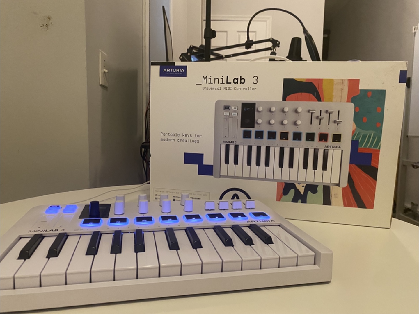 Arturia MiniLab 3 MIDI Keyboard Controller - White - photo 4