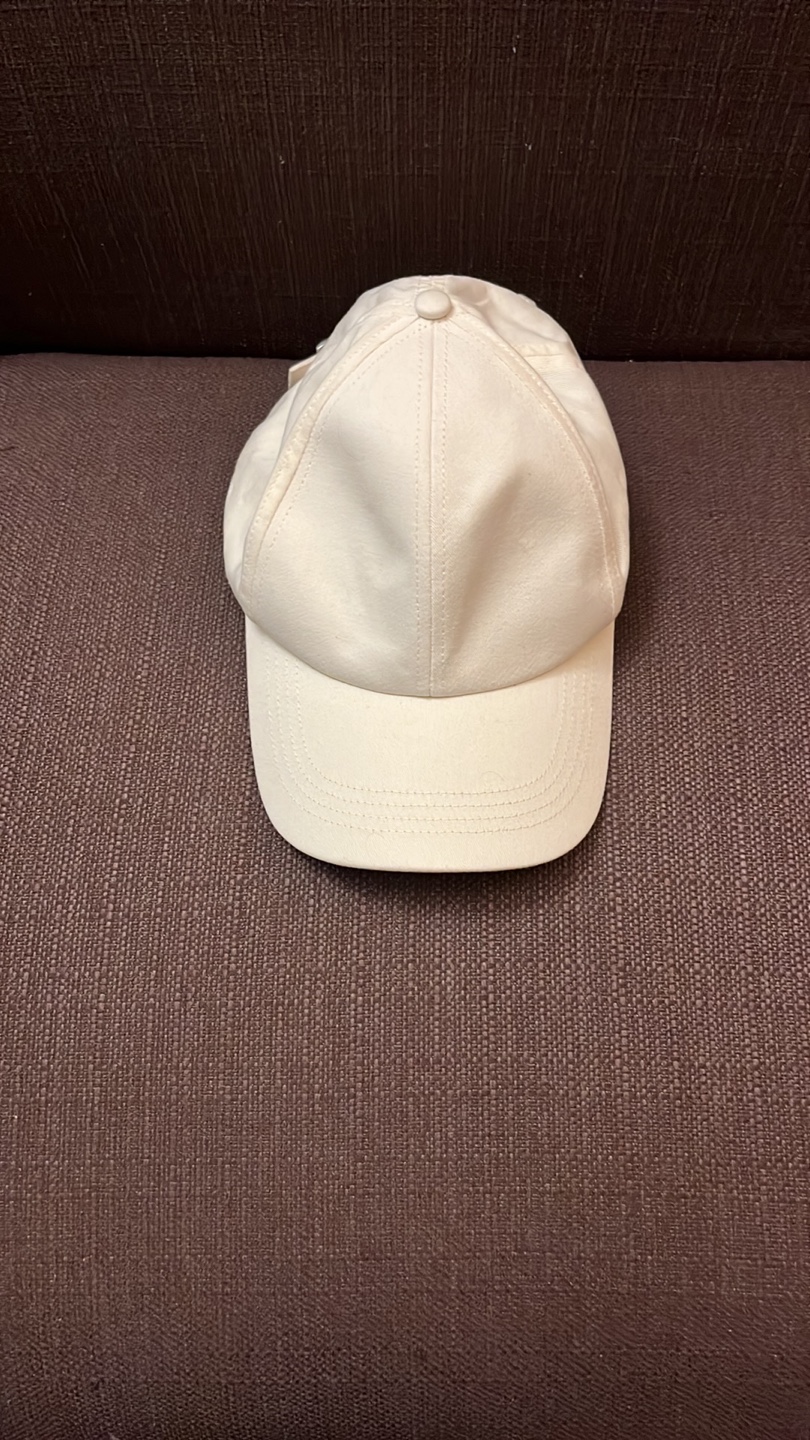 Cream-coloured  Cap