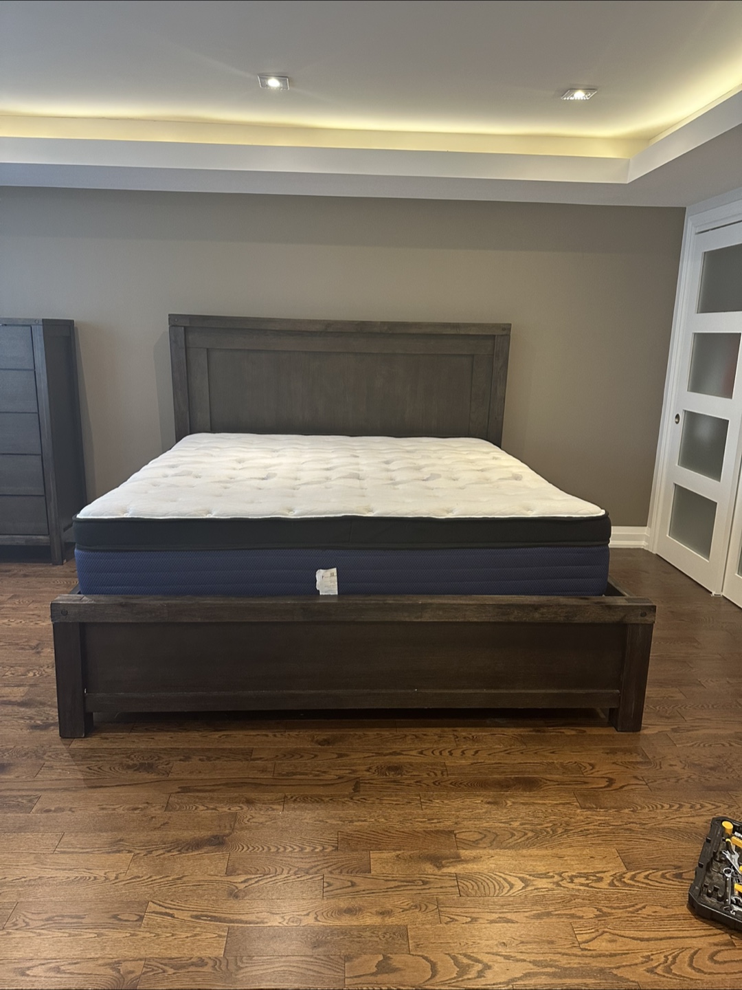 King Size Platform Bed Frame with Drawers and mattress