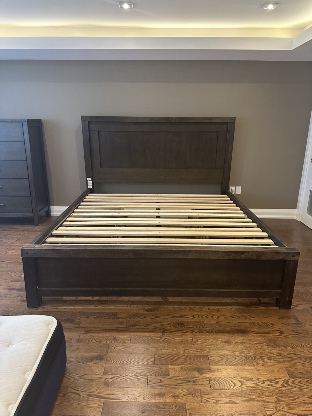 King Size Platform Bed Frame with Drawers and mattress - photo 4