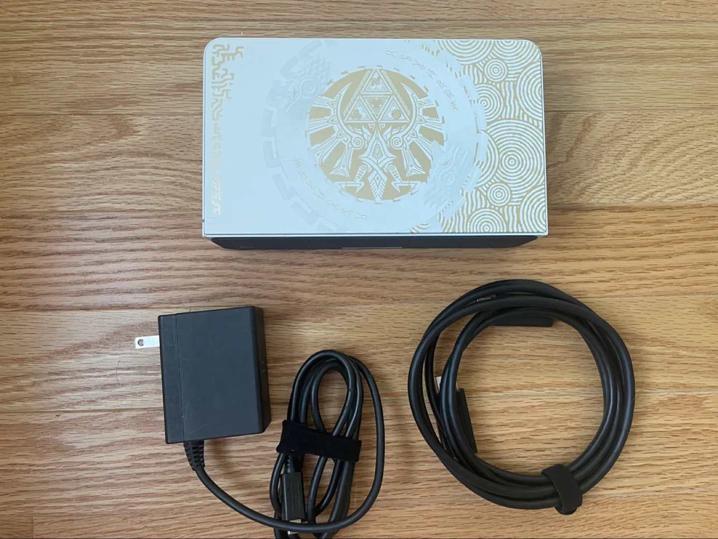 Nintendo Switch OLED Zelda: Tears of the Kingdom Edition image indicator(3)