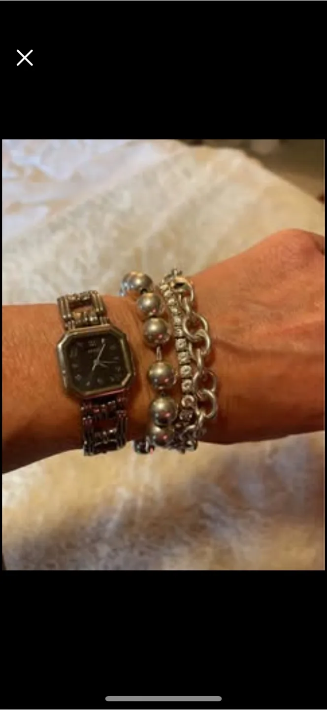 GUESS Women’s Watch – Silver Chain Link thumbnail