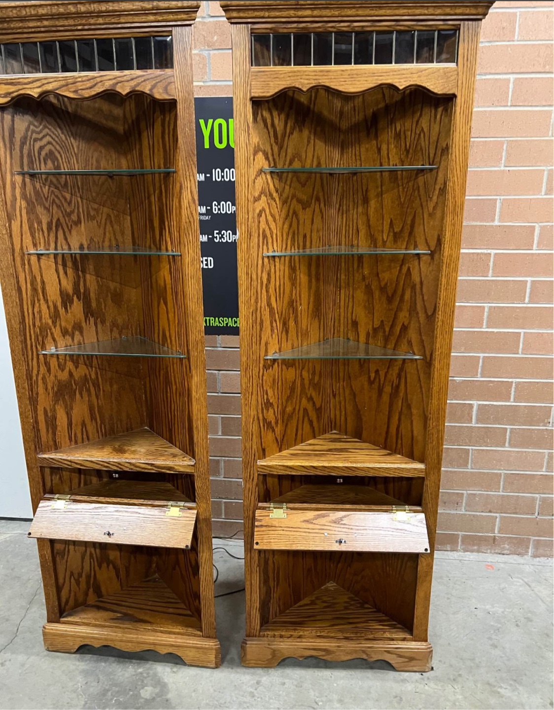 Pair of Corner Cabinets, Oak Wood, Glass Shelves - photo 2