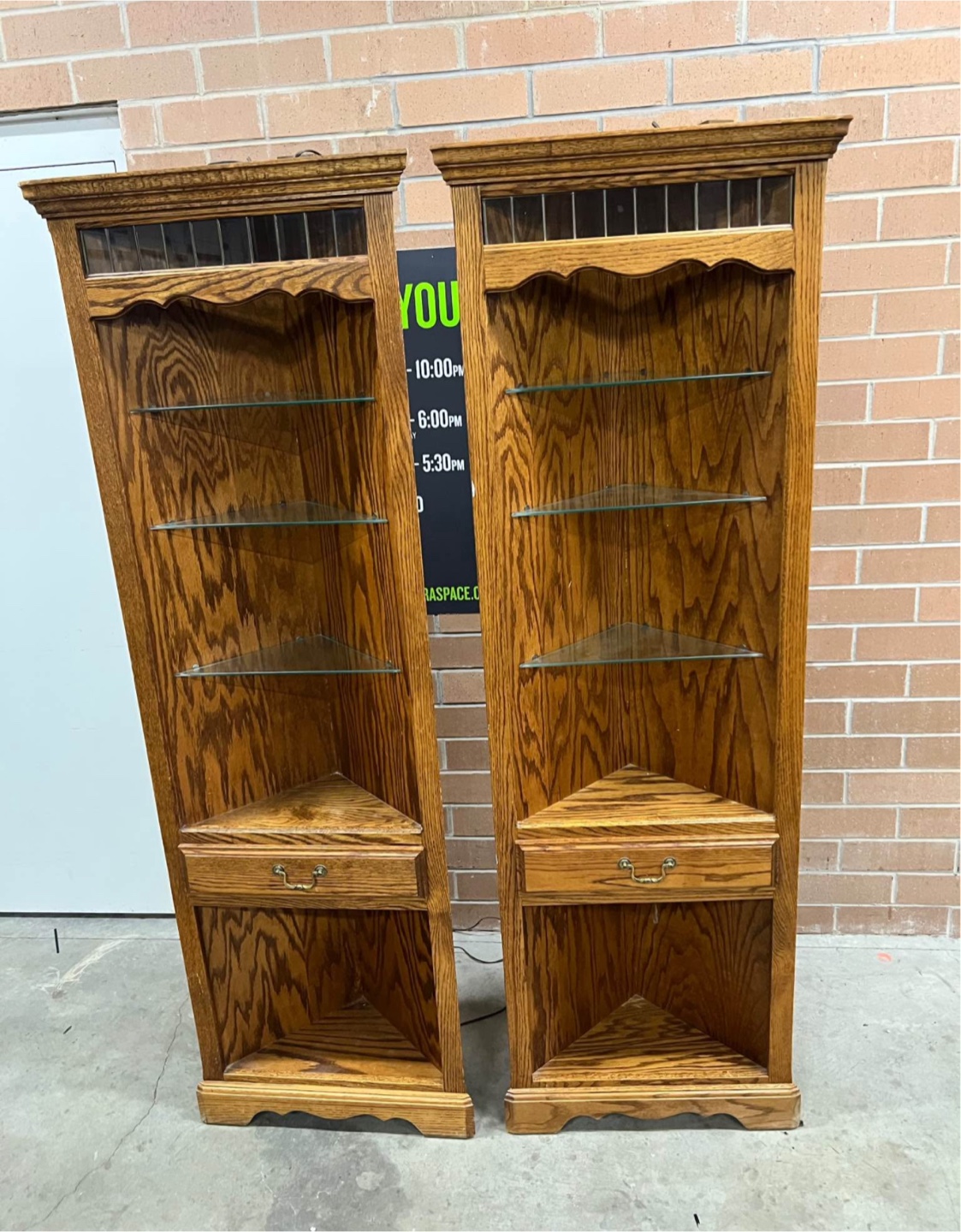 Pair of Corner Cabinets, Oak Wood, Glass Shelves - photo 5